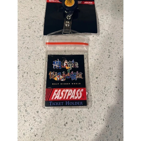 Rare walt disney world retractable fastpass holder sc - Picture 3 of 4